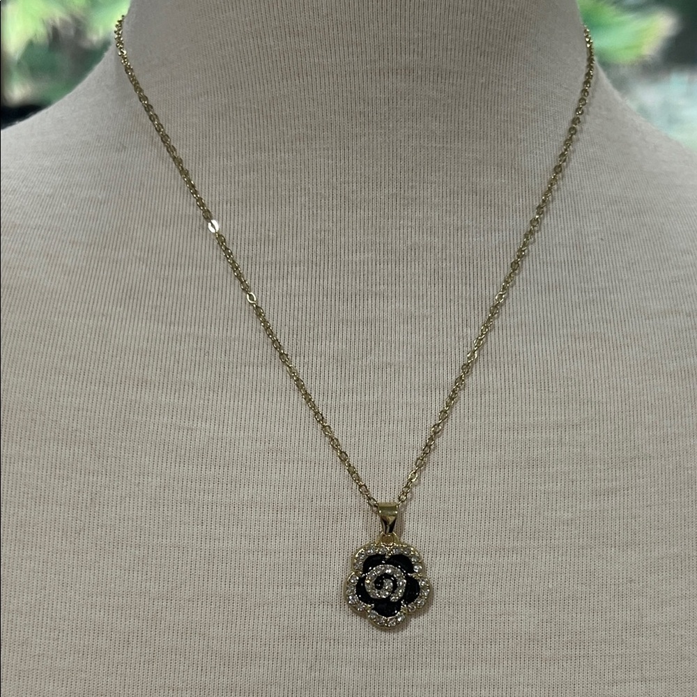 Elegant Gold and Black Floral Pendant Necklace